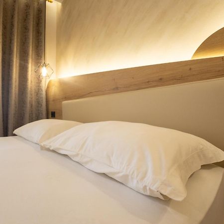 Hotel Klebrido Дуррес Екстер'єр фото