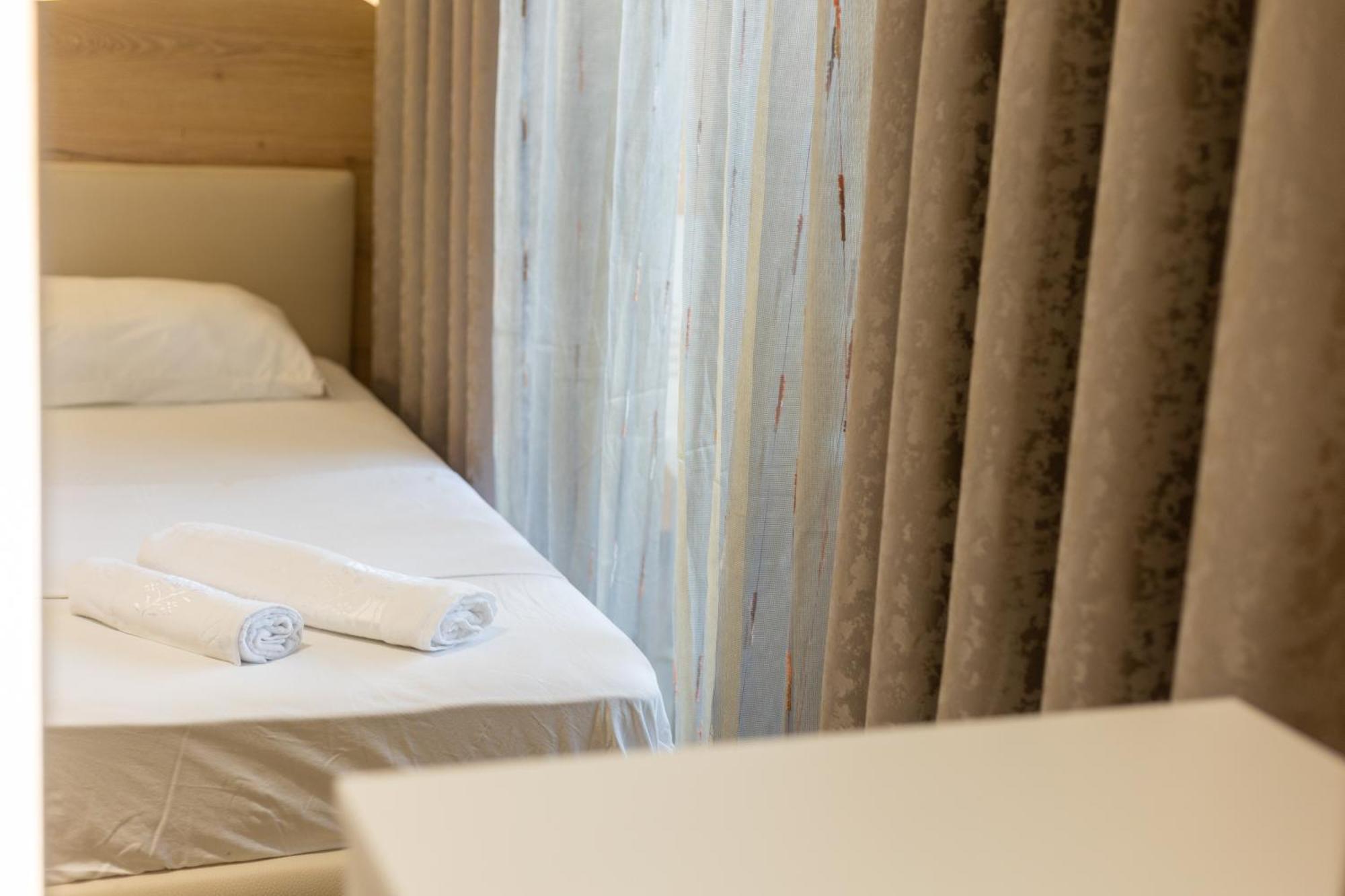 Hotel Klebrido Дуррес Екстер'єр фото